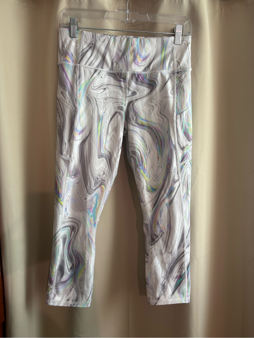 Athleta Contender Capri White Opal Leggings